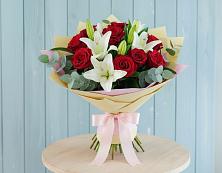 Букет цветов из:  Лилии и Розы в Яшкино