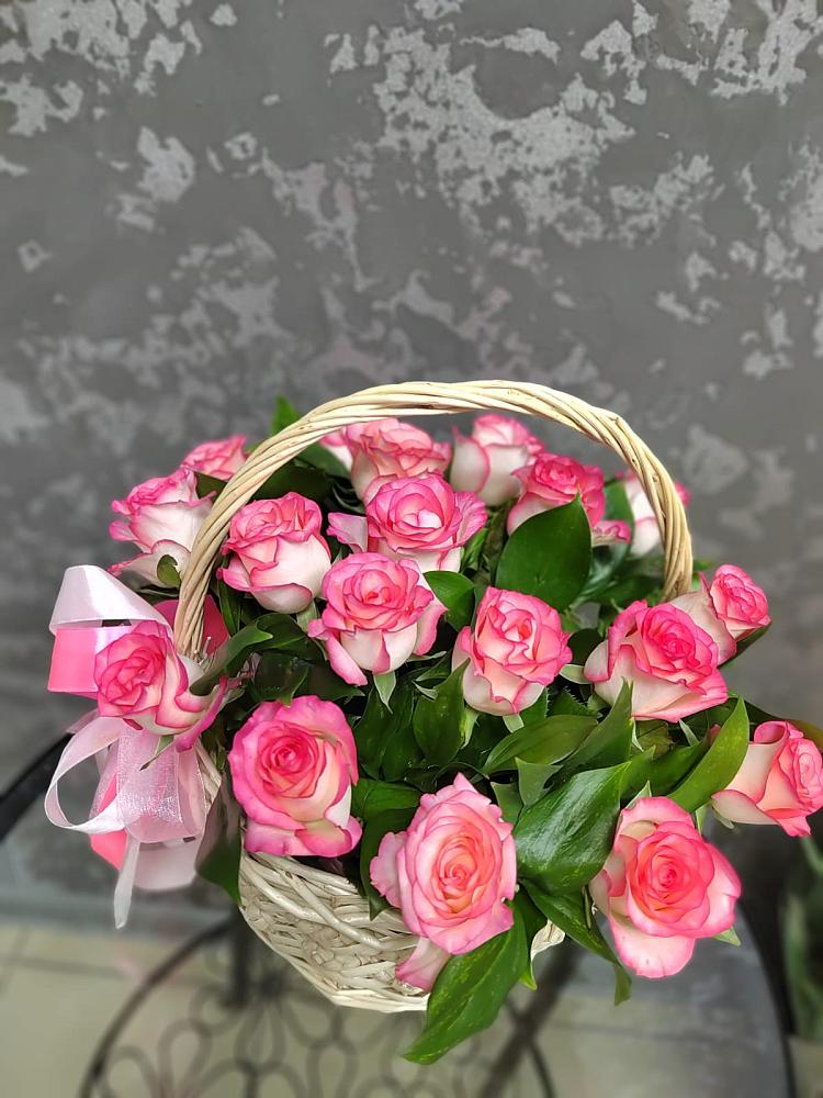 Цветочная композиция из Розы в корзине в Яшкино