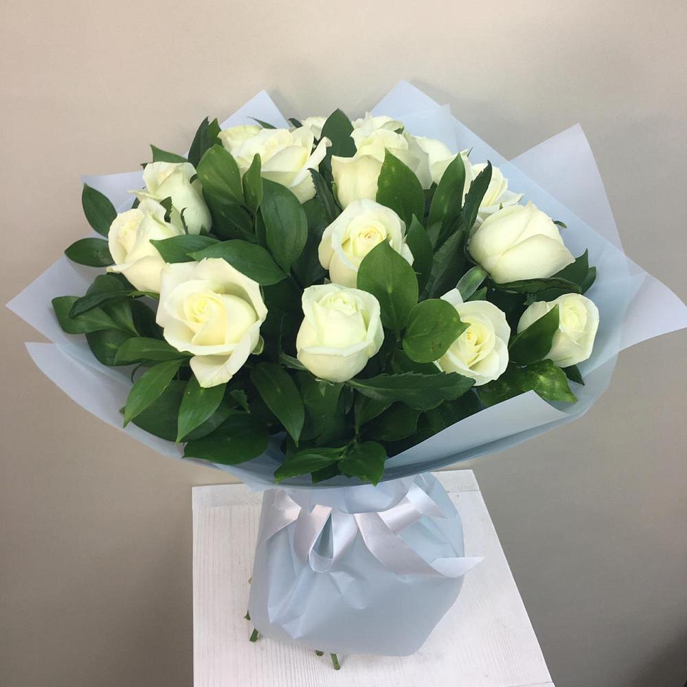 Букет 15 Белых роз Проуд в Яшкино