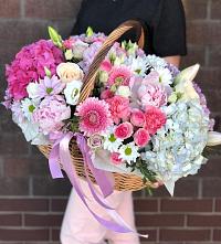 Композиция солнечный день в Яшкино Цветочная композиция из Розы, Хризантемы, Пионы и Лизиантусы в корзине в Яшкино