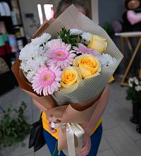 Букет цветов из:  Герберы, Розы и Хризантемы в Яшкино