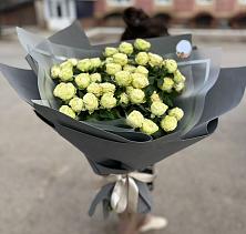 Букет Белые кустовые розы Солинеро в Яшкино