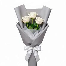 Букет 3 белые розы в Яшкино