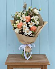 Букет цветов из:  Альстромерии, Лизиантусы, Розы и Хризантемы в Яшкино