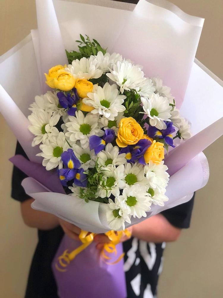 Букет цветов из: Ирисы, Хризантемы и Розы в Яшкино