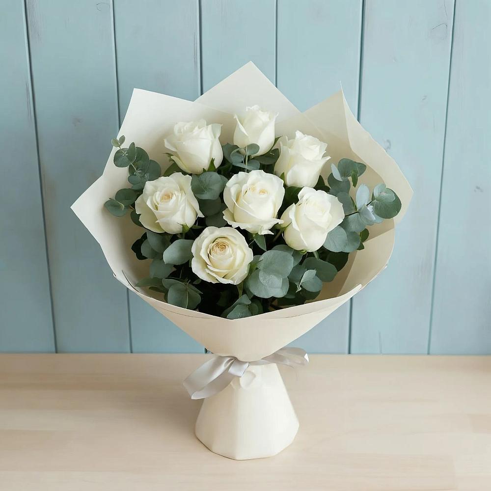 Букет Белые розы в Эвкалипте в Яшкино