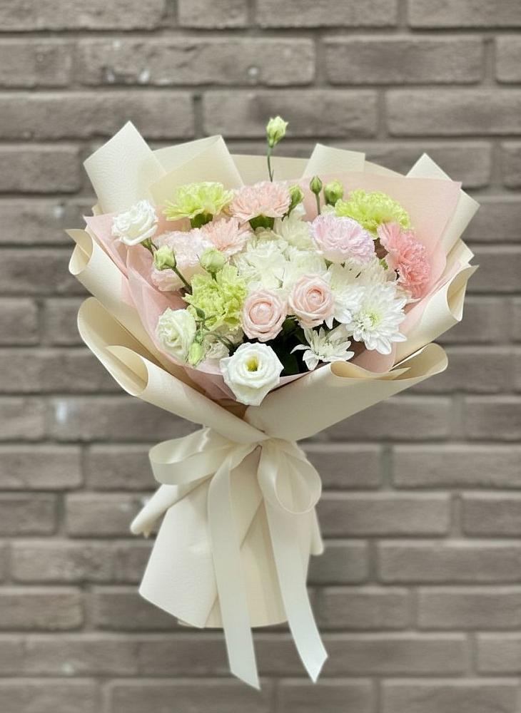 Букет цветов из: Гвоздики, Розы, Лизиантусы и Хризантемы в Яшкино