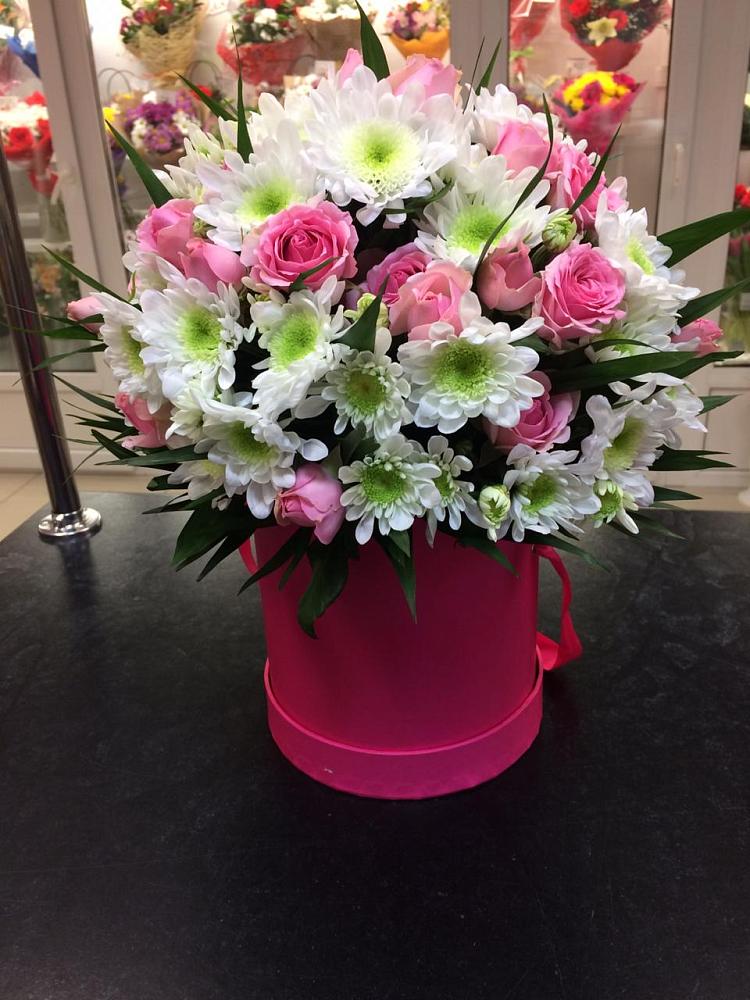 Цветочная композиция из Розы и Хризантемы в шляпной коробке в Яшкино