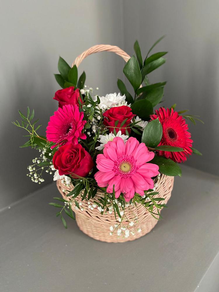 Цветочная композиция из Розы, Хризантемы и Герберы в корзине в Яшкино