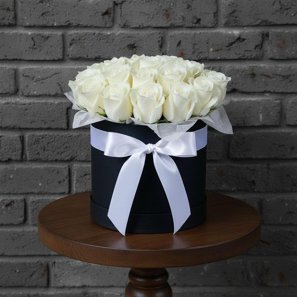 Цветочная композиция из Розы в шляпной коробке в Яшкино