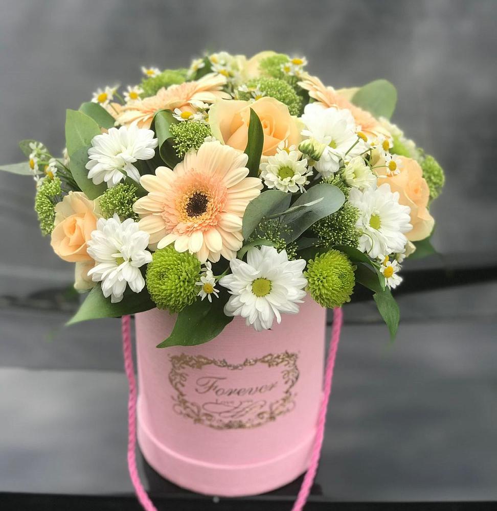 Цветочная композиция из Розы, Герберы и Хризантемы в шляпной коробке в Яшкино