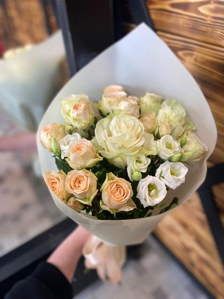 Букет цветов из: Розы и Лизиантусы в Яшкино