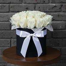 Цветочная композиция из Розы в шляпной коробке в Яшкино